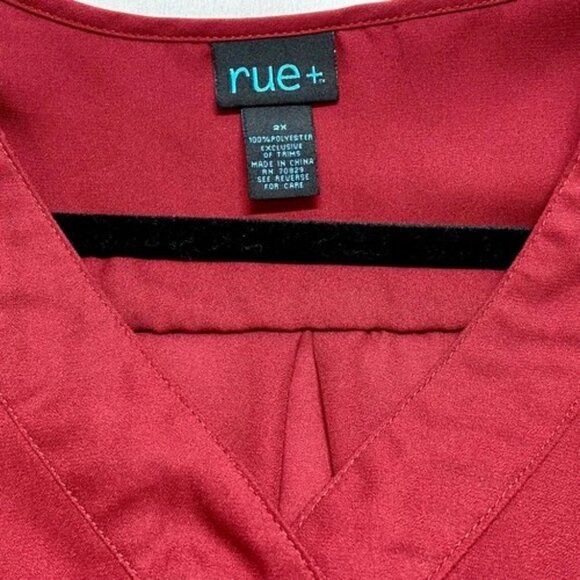 Rue+ V-Neck Tunic Women's 2X Maroon 3/4 Roll Tab Sleeves Lightweight Blouse EUC - Picture 3 of 6